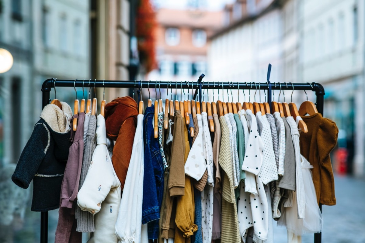 Baby & Kinder Kleidung: Worauf sollten Eltern beim Kauf achten